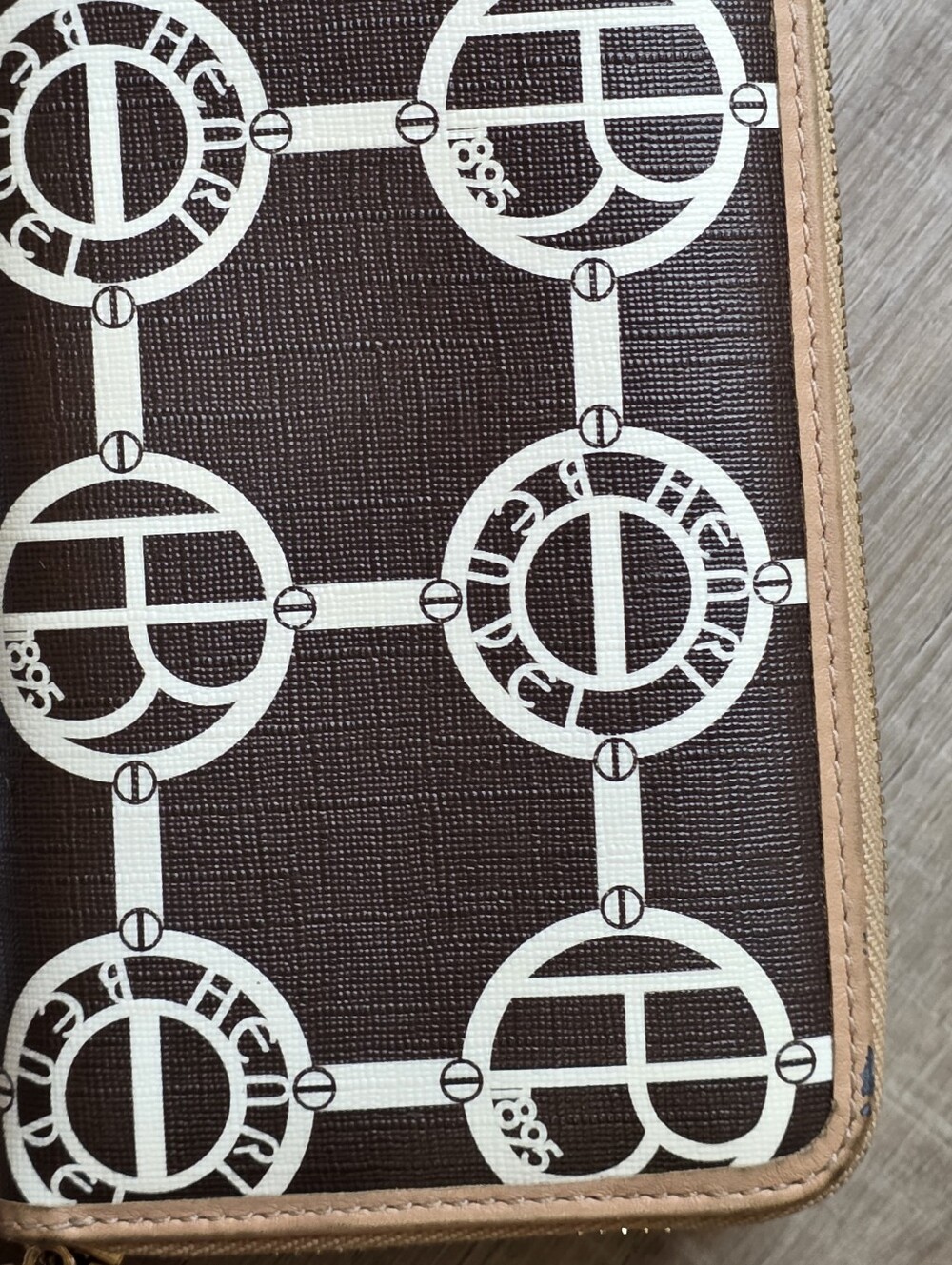 Henri Bendel Monogrammed Wallet And Dust Bag - Picture 13 of 16